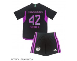 Bayern Munich Jamal Musiala #42 Replika Bortatröja Barn 2023-24 Kortärmad (+ Korta byxor)